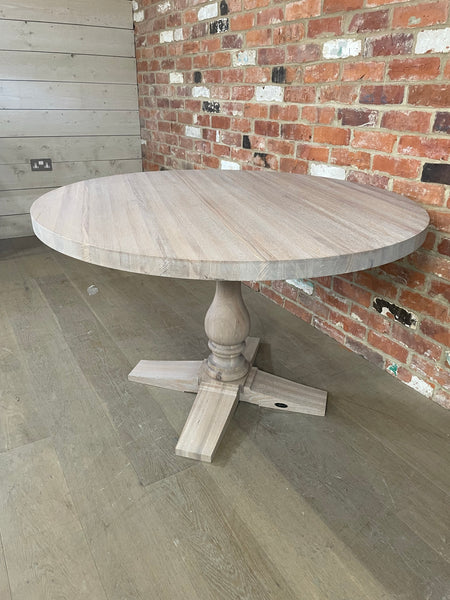 Balmoral 4 Seater Round Dining Table, Seasoned Oak