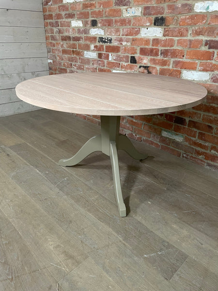 Moreton 4 Seater Round Dining Table, Lead Light