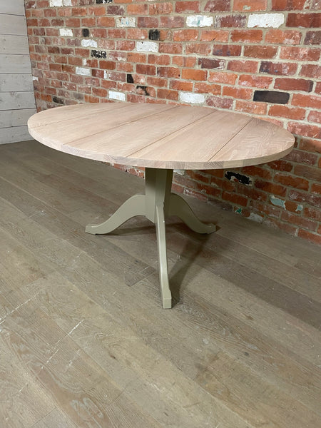 Moreton 4 Seater Round Dining Table, Lead Light