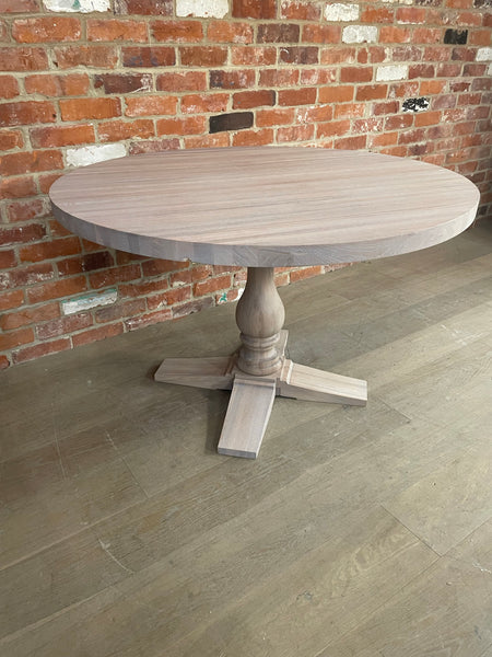 Balmoral 4 Seater Round Dining Table, Seasoned Oak