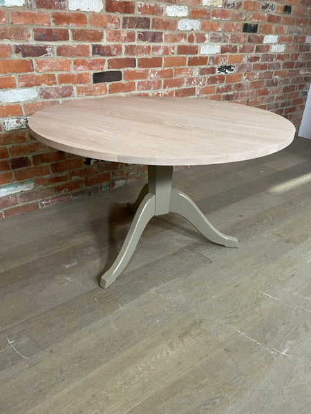 Moreton 4 Seater Round Dining Table, Lead Light