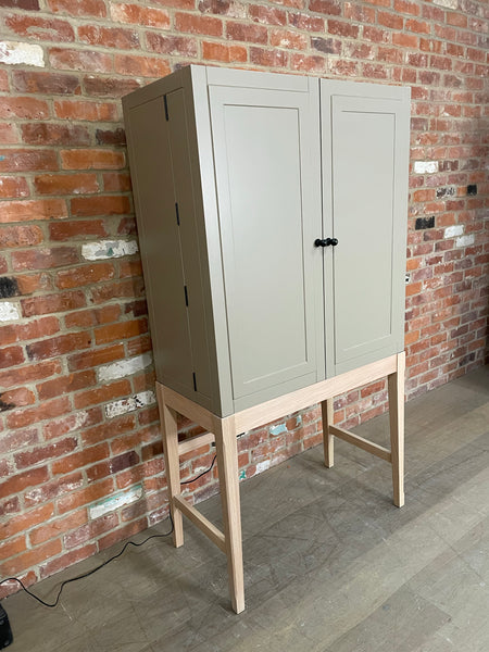 Ardingly Cabinet - Lead Light