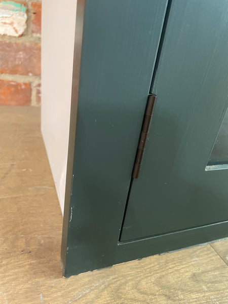 Suffolk 920 Countertop Double Door Glazed Cabinet -Constable Green