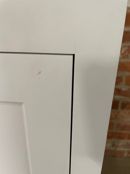 Henley 920 Pan Drawer Base Cabinet - Snow