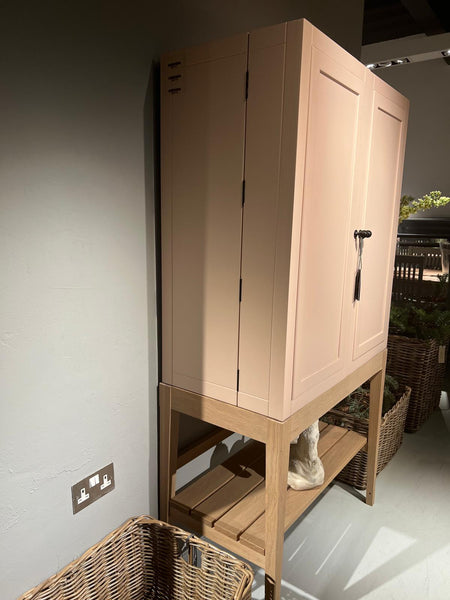 Ardingly Cabinet in Potters Pink with Lower Shelf, Marble and Mirror